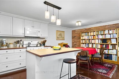 70 JOHNSON St, Kingston, ON K7L 1X7