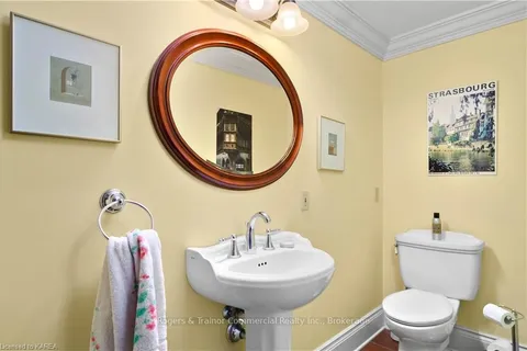 70 JOHNSON St, Kingston, ON K7L 1X7