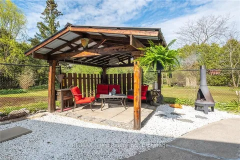 201 OLD ORCHARD Rd, Greater Napanee, ON K0H 1G0