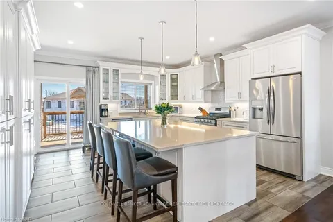 708 CLARENCE St, Port Colborne, ON L3K 1G8