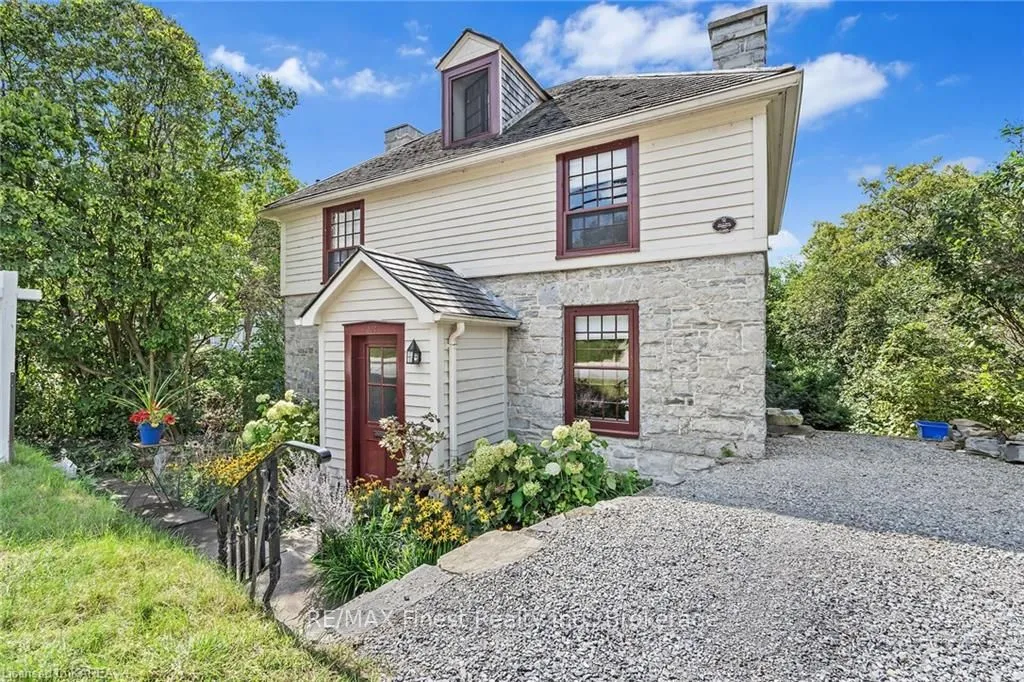 247 MAIN St, Kingston, ON K7K 5S5