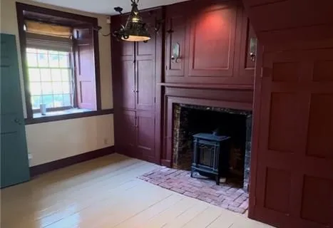 247 MAIN St, Kingston, ON K7K 5S5