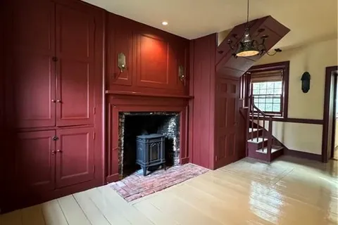 247 MAIN St, Kingston, ON K7K 5S5