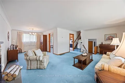 226 WELBORNE Ave, Kingston, ON K7M 4G6