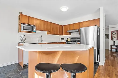 2166 SWANFIELD St, Kingston, ON K7M 0B1