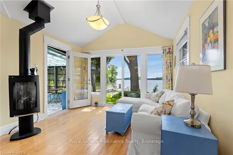 12 LB5 Rd, Rideau Lakes, ON K0E 1G0