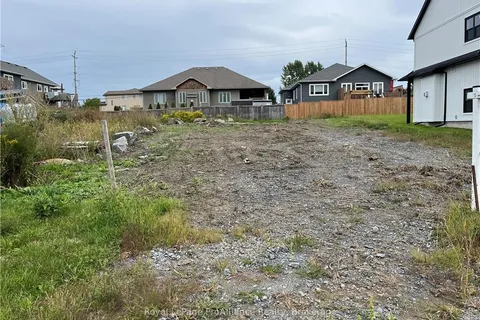 729 SQUIRREL HILL Dr, Kingston, ON K7P 0N4