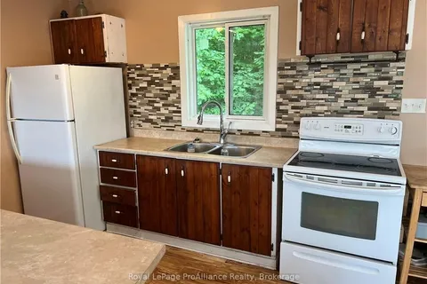 68 GANANOQUE LAKE Rd, ON K7G 2V4