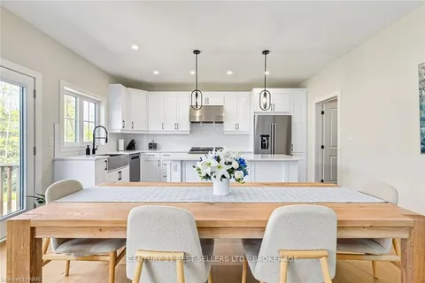 168 COURTLAND St, Blue Mountains, ON L9Y 5L7