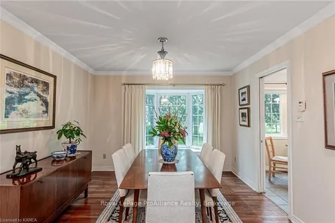 196 COUNTRY CLUB Dr, Kingston, ON K7M 7B6