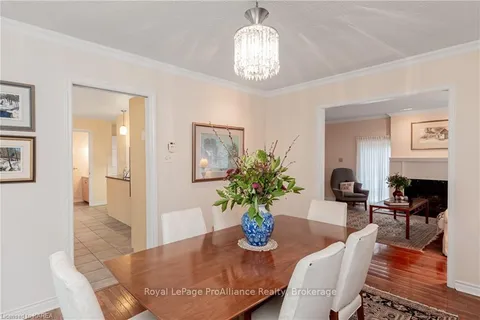 196 COUNTRY CLUB Dr, Kingston, ON K7M 7B6