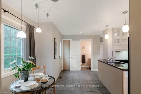 196 COUNTRY CLUB Dr, Kingston, ON K7M 7B6