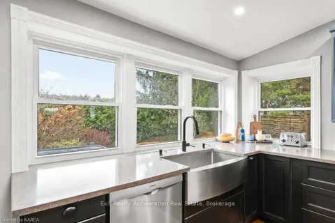 67 ALICE St, Brighton, ON K0K 1H0