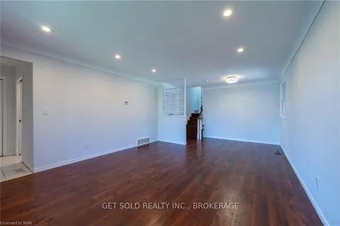 4983 UNIVERSITY Ave, Niagara Falls, ON L2E 7B9