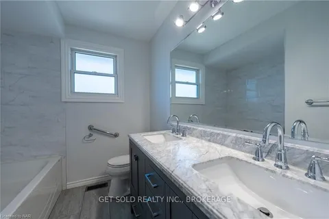 4983 UNIVERSITY Ave, Niagara Falls, ON L2E 7B9