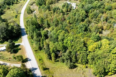 2024 CROZIER Rd, Tay Valley, ON K0G 1X0