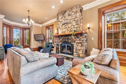 373 DUNDAS St, Greater Napanee, ON K7R 2B5