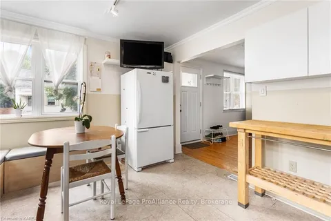 205 ADELAIDE St, Kingston, ON K7K 1Y6