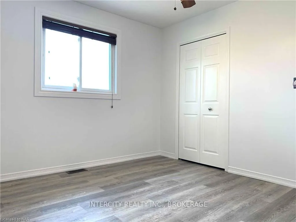 Detached kitchen at 2477 SUTHERLAND Dr Fort Erie