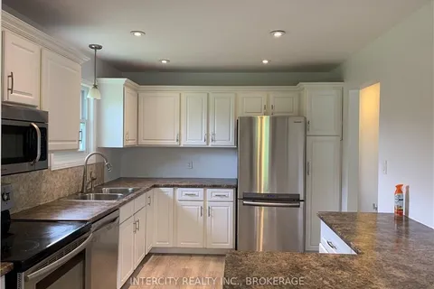 2477 SUTHERLAND Dr, Fort Erie, ON L2A 5M4