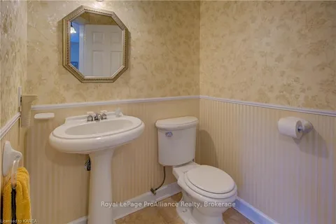 2216 ALTHORPE Rd, Tay Valley, ON K0G 1X0