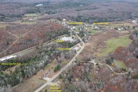 1360 MOUNTAIN GROVE Rd, Central Frontenac, ON K0H 1B0