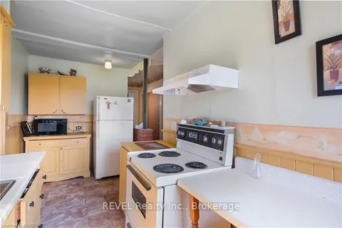 10 FRONT Rd, Loyalist, ON K0H 2S0