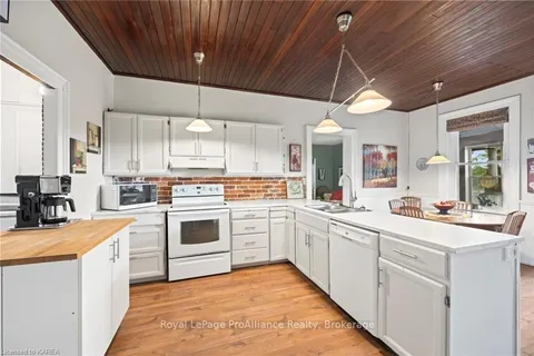 8225 HIGHWAY 33, Greater Napanee, ON K0H 1G0