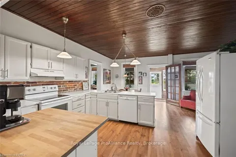 8225 HIGHWAY 33, Greater Napanee, ON K0H 1G0