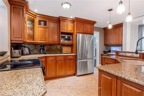 1800 RADAGE Rd, Kingston, ON K7P 2Y8