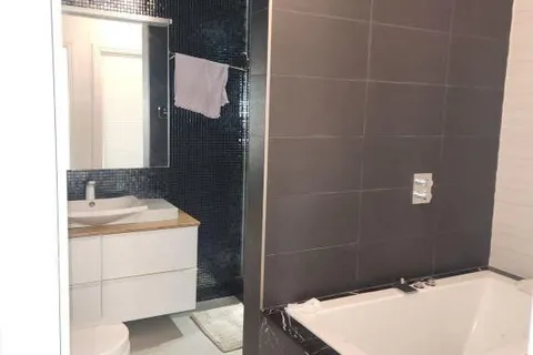 6 OLIVER Rd, Addington Highlands, ON K0H 1Z0