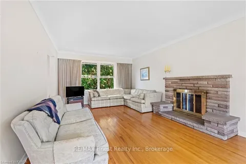 462 ROOSEVELT Dr, Kingston, ON K7M 4B1