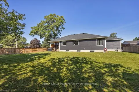 247 ARNOLD St, Kingston, ON K7M 3L7