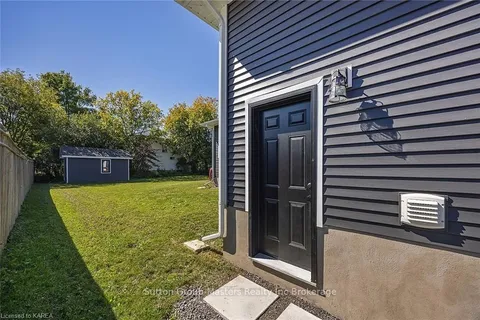 247 ARNOLD St, Kingston, ON K7M 3L7