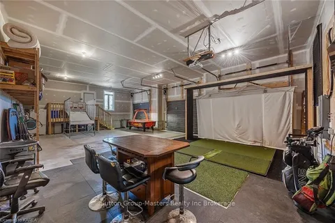 247 ARNOLD St, Kingston, ON K7M 3L7