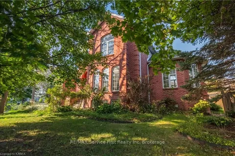 94 MANOR ROAD, Loyalist, ON K0H 1G0