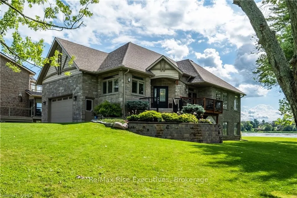 474 DUNDAS St, Greater Napanee, ON K7R 2C1