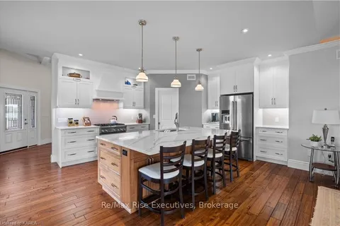 474 DUNDAS St, Greater Napanee, ON K7R 2C1