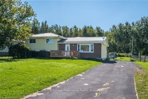 1195 MOIRA St, Quinte West, ON K8R 1G1