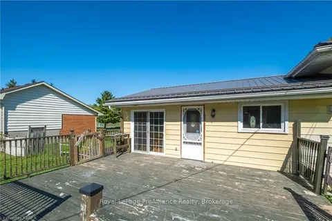 1195 MOIRA St, Quinte West, ON K8R 1G1