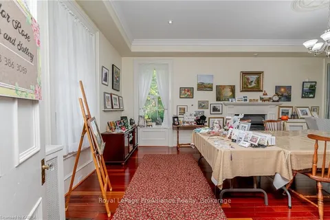 232 DUNDAS St, Greater Napanee, ON K7R 2A8