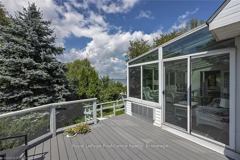 9820 FRONT Rd, Loyalist, ON K0H 2S0