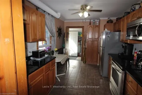 270 WELLINGTON St, Kingston, ON K7K 2Z1