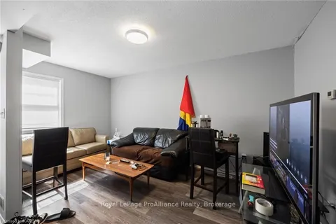 247 WILLIAM St, Kingston, ON K7L 2E5