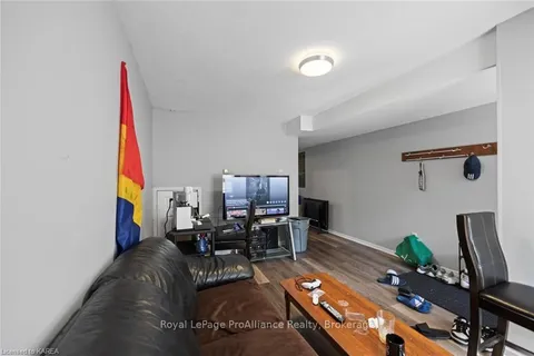 247 WILLIAM St, Kingston, ON K7L 2E5