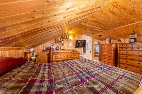 59 CENTRE St, Greater Napanee, ON K7R 1M8