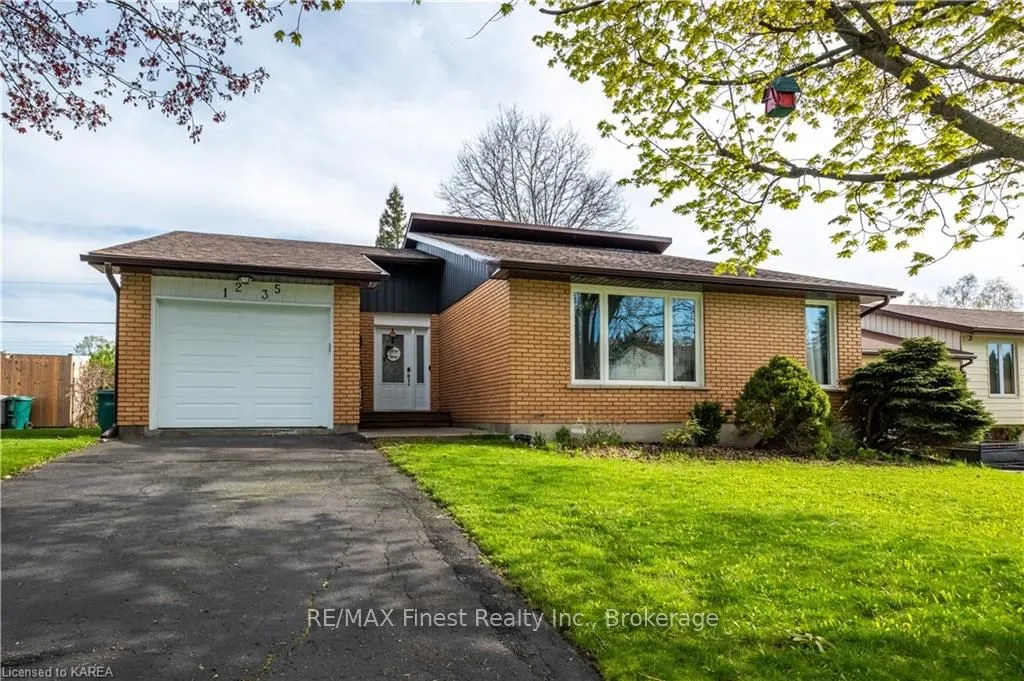 1235 CARMIL Blvd, Kingston, ON K7M 5Z1