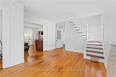 174 JOHN St, Greater Napanee, ON K7R 1R5