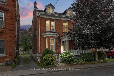 81 WELLINGTON St, Kingston, ON K7L 3C5
