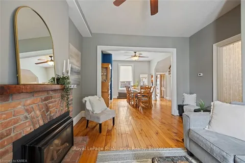 81 WELLINGTON St, Kingston, ON K7L 3C5